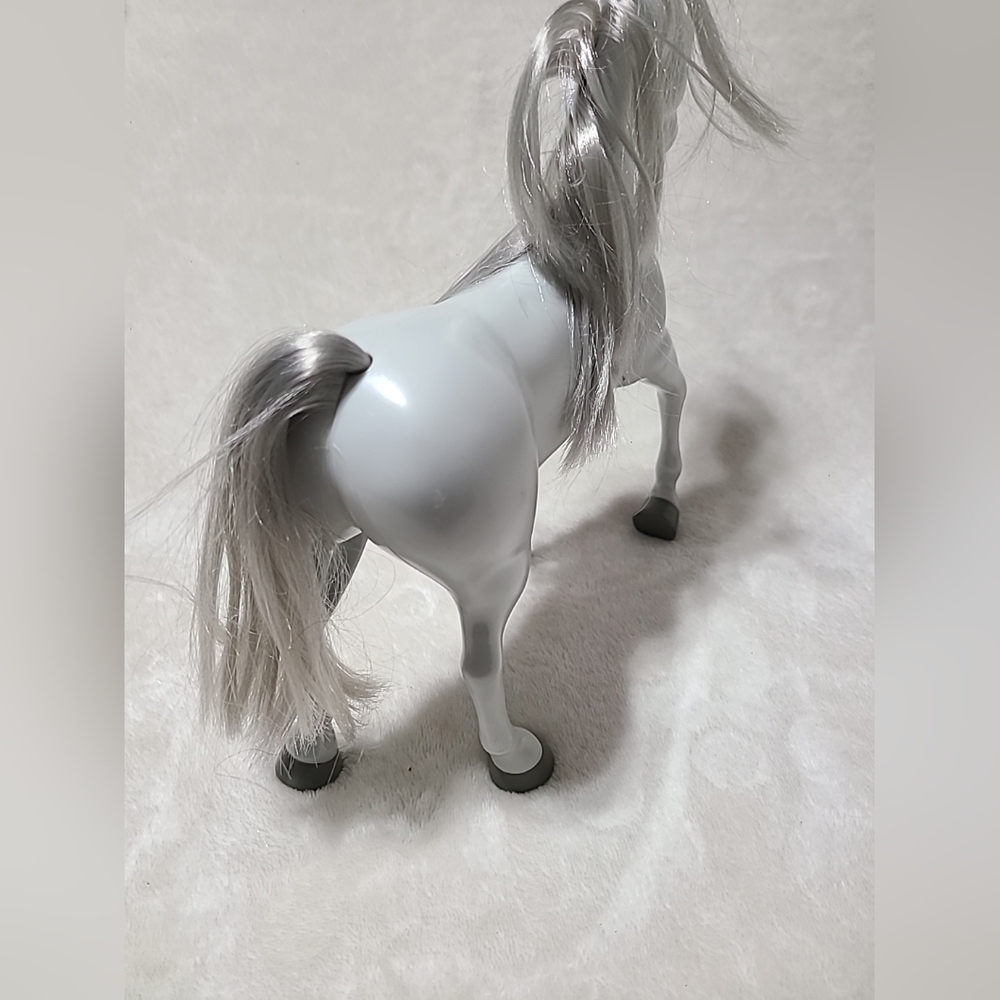 Mattel Gray Barbie Horse 2013  Blue Eyes Gray Hoofs - Picture 5 of 10